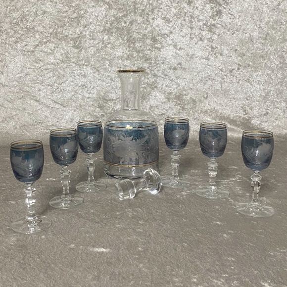 8PC CRYSTAL & GOLD CORDIAL W/ LEAF DECANTER SET